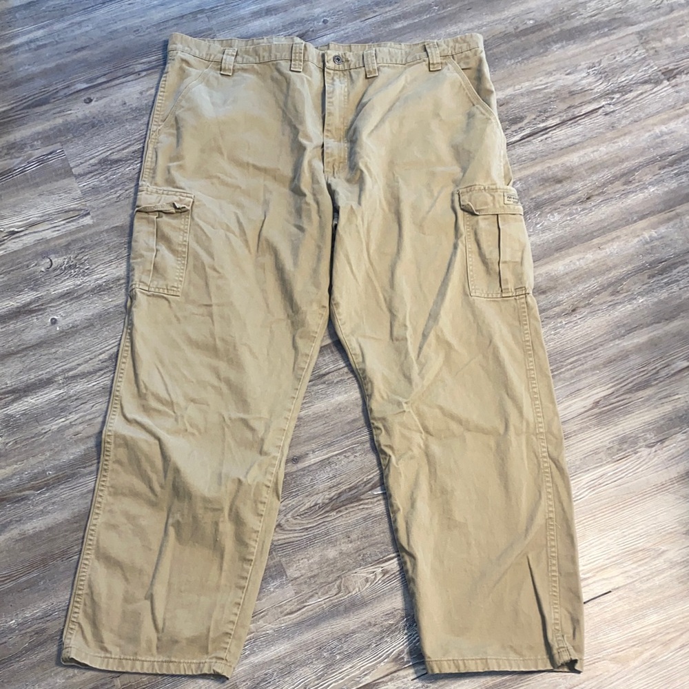 EUC Mens WRANGLER Cargo Khaki Pants 44x32